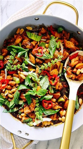 Saucy Taiwanese Chicken Basil Stir Fry I RECIPE I #dinnerrecipe