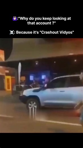 Crashout Vidyos on Instagram: "日本利用压电瓷砖将脚步转化为电能。这些瓷砖捕捉来自你脚步的动能。当你行走时，你的重量和动作会对瓷砖产生压力。瓷砖会轻微弯曲，从而产生机械应力。瓷砖内部的压电材料将这种应力转化为电能。每一步都会产生少量电荷，而数百万步结合在一起就能产生足够的电力来驱动LED 灯、数字显示屏和传感器。在像涩谷车站这样繁忙的地方，每天大约有240万个脚步为这一系统作出贡献。 这些电能可以被储存或立即使用，从而减少对传统电力来源的依赖，并支持可持续的城市基础设施。 这种方法将日常运动转化为实用的可再生能源 #日本#知识#事实 #你知道吗 #推荐 #科技#创新#历史 #技术 #实验#热门"