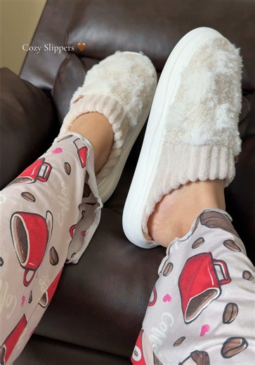 Cozy slippers , perfect for fall and winter 🤍🤎 #cozyvibes #cozyslippers #pajamaday #homebody #tiktokshopfinds