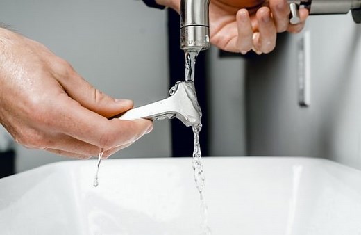 Dollar Shave Club Business Model: Pioneering the D2C industry