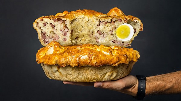 Traditional casatiello recipe: Stuffed Italian Easter bread made at home