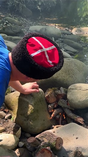 🍄Mushroom catch: lunch by the campfire