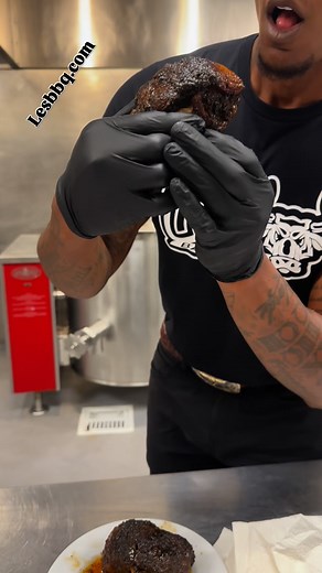 OFF THE BONE🐂TENDER & JUICY‼️OG OXTAILS⬆️LESBBQ.COM💨STRAIGHT TO YOUR FRONT DOOR 👍🏾 #foodstagram #food #foodblogger #foodporn #foodlover #foodie #fyp #instagram #foodies #tender #juicy #tasty | Les BBQ Sandwiches