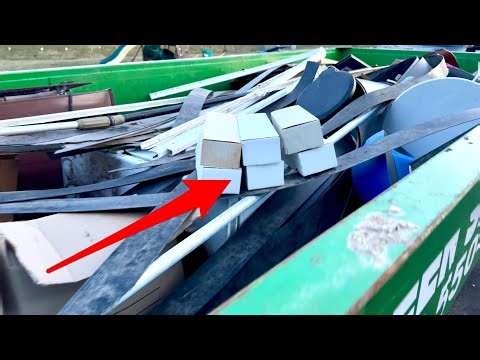 DUMPSTER DIVING FOR BASEBALL CARDS! (Trash or Treasure Tuesday)