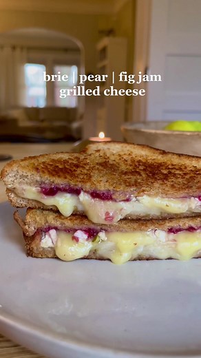 Brie is so melty and perfect for a grilled cheese 🤌🏽 #grilledcheese #brie #briecheese #briecheeserecipe