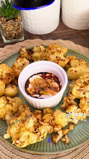 Air-Fried Cauliflower with Creamy Garlic Sauce