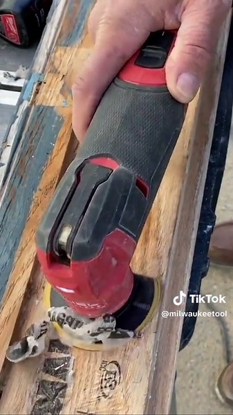 Explore the M12 FUEL™ Oscillating Multi-Tool's Low Vibration
