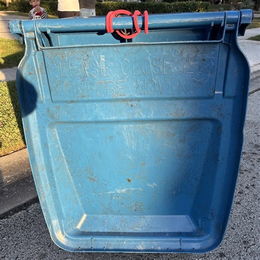 🚛 New year. Same bins. Hernando County trash service changes January 2 but those same old bins are sticking around. If yours looks like this… 👀 It’s time for a fresh start. 🔥 200° curbside bin cleaning 🦠 Kills germs & odors 🙌 No scrubbing. No hassle. 👉 Book now: TheBinCaddie.com 💥 50% OFF first clean with WELCOME50 | The Bin Caddie