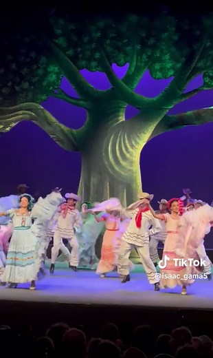 Toro Rabón ✨ Tixtla 🎊 Ballet Folklórico de México de Amalia Hernández 🇲🇽 . . #folkloric #folclor #folclore #folklor #folklore #folcloremexicano #folklorico #folklife #folklove #folklórico #folkliving #folclorico #folclore_nomas #folclorenomas #balletfolkloricodance #balletfolclorico #balletfolkloricodemexico #balletamaliahernandez #balletfolkloricodemexicodeamaliahernandez #balletfolklorico #balletfolkloricodeamaliahernandez #balletfolklóricodeméxico #balletfolklórico #amaliahernandez #danza