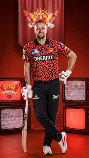 Cricket Stat Saga on Instagram: "日本利用压电瓷砖将人们的脚步转化为电能。 这些瓷砖能够捕捉你脚步产生的动能。 当你行走时，你的体重和动作会对瓷砖产生压力。 瓷砖会轻微弯曲，产生机械应力。 瓷砖内部的压电材料会将这种应力转化为电能。 每一步都会产生少量电荷，数百万步加在一起，就能产生足够的电力来驱动 LED 灯、数字显示屏和传感器。 在像涩谷车站这样人流密集的地方，每天大约 240 万步都在为这个系统做贡献。 这些电力可以储存起来或立即使用，从而减少对传统能源的依赖，并支持可持续的城市基础设施。 这种方法把日常的动作转化为实用的可再生能源。 #日本 #知识 #事实 #你知道吗 #推荐 #科技 #创新 #历史 #技术 #实验"