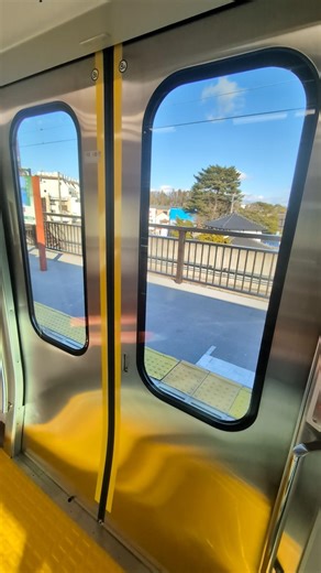 E131系800番台(N6) 半自動ドア開閉(石巻方面から1号車の4番右側ドア) #jr東日本 #e131系 #仙石線 #ドア開閉 #shorts