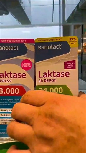 Gencer Seri on Instagram: "Laktaz enzimi nedir? Laktaz, ince bağırsakta üretilen bir sindirim enzimidir. Görevi, sütteki şekeri (laktoz) parçalamaktır. Laktoz, bir disakkarit yani iki basit şekerden (glukoz + galaktoz) oluşan bir moleküldür. Laktaz enzimi bu bağı parçalar: > Laktoz → Glukoz + Galaktoz Bu şekilde süt şekeri kana karışabilecek hale gelir. 🔹 Laktaz eksikliği (laktoz intoleransı) Eğer vücudunda yeterli laktaz üretilmezse: Laktoz parçalanmaz, kalın bağırsağa geçer. Oradaki bakterile