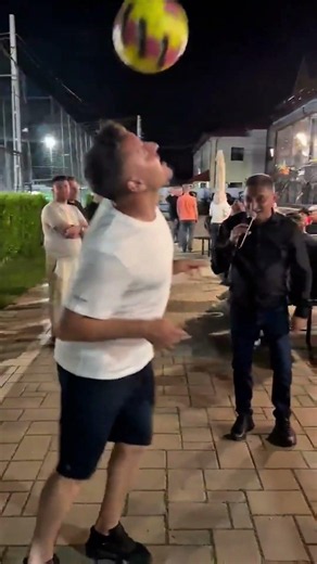 ⚽️ Budescu jonglează și pe muzică lăutărească! Care să fie următoarea provocare? 🤔