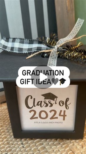 Kaycee Greer on Instagram: "Graduation Gift Idea🎓This customizable graduation hat box is perfect to gift in! Add a few photos of the graduate or leave them open for them to put some in. Add cash like I did here or it is perfect size for jewelry, a customized key chain, gift card and more! @walmart Like this post & be sure to follow along. Comment Grad for the link to be sent to you. The links can also be found in my LTK🖤 . . . #gift #gifts #giftideas #giftidea #gifting #gifted #g
