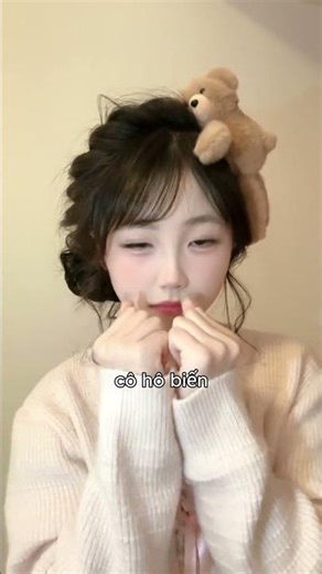 How did this girl make the coin disappear?