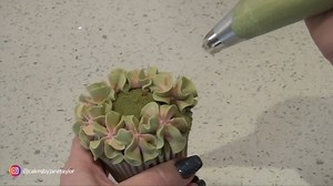 Learn how with me. I have so many tutorials on Youtube & my website www.taylormadecakecourses.com | Jane Taylor - Taylor Made Cake Courses