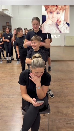 Alma errät Kinderbilder ihrer Tänzer (wait for the end)🙈😊 #balkan #bosnia #folklor #kudbosanskisjaj #austria #xybca #viral #teenies #kinderbilder #challenge #trend