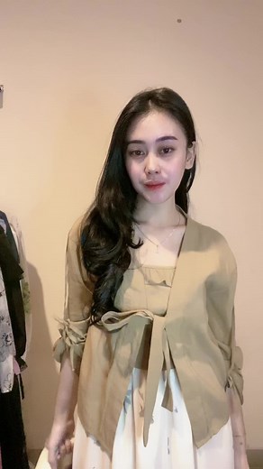 Baju yang aku pakai sekarang Ready Stock 🥰