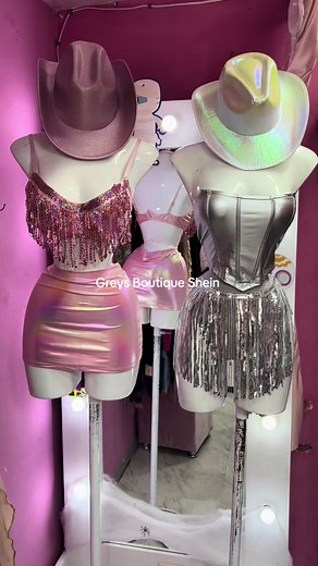 Vaquera Galáctica: Disfraces Brillantes para Mujeres