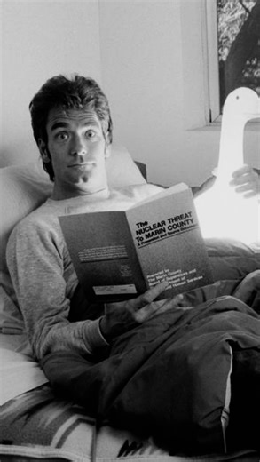 groovytunesdaily on Instagram: "Peak 80s 🔥 ⁣ ⁣ 🎧 What’s your favourite tune by them?⁣ -⁣ -⁣ -⁣ #hueylewis #hueylewisandthenews #band #80s #music #musichistory #livemusic #80spop #rock #pop #guitar #keyboard #concert #80smusic #hits #groovytunesdaily"