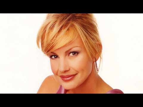 13 Sexy Photos of Faith Hill