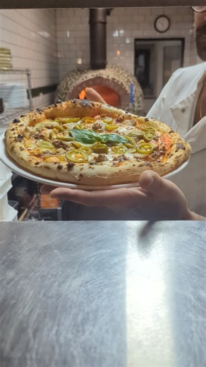 There’s nothing quite like that final flourish… 👨‍🍳✨ Our chef adds the finishing touches before your Forzza favourite is served fresh from the kitchen. Hand-stretched, freshly topped, and made with the finest ingredients - perfection in every slice. 😍🔥 #WoodfiredPizza #HandStretched #PizzaLovers #ItalianEats #FreshDough #FoodieFavourites #PizzeriaVibes #Forzza #ForzzaWoodfired #ForzzaWoodfiredPizzeria #Verwood | Forzza Woodfired Pizzaria & Bar