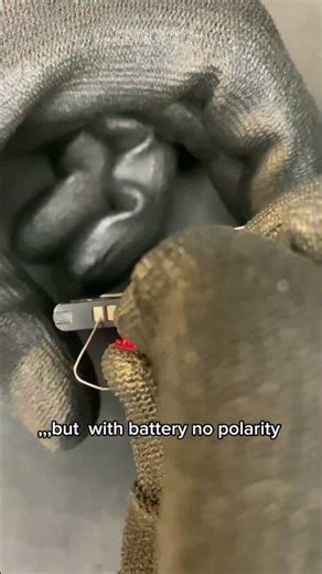 Why LED’s has no polarity on AC?