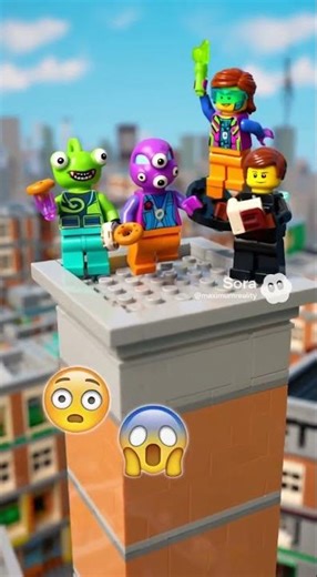 Kaye & Aliens Invade LEGO City 🚀👽