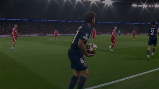 Nunca vi o João Neves a jogar mal, tento-me lembrar mas não me lembro de um jogo mau dele, no máximo um jogo ok.Ele joga sempre bem, muito bem ou extremamente bem, agora mal? Nunca.