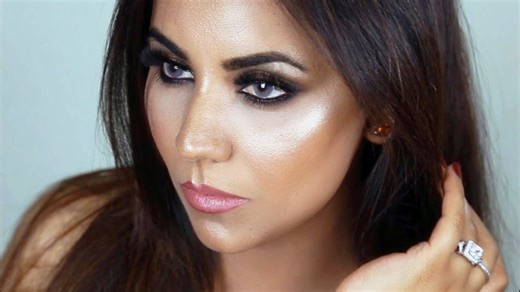 How to look sultry with hooded lids!