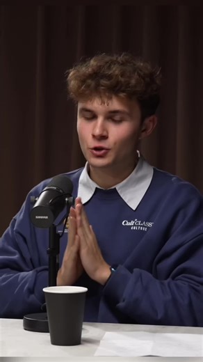 Тео́рия струн — теоретический формализм, изучающий динамику взаимодействия объектов не как точечных частиц, а как одномерных протяжённых объектов, так называемых квантовых струн.#вселенная #reels #интервью #залетит #respect