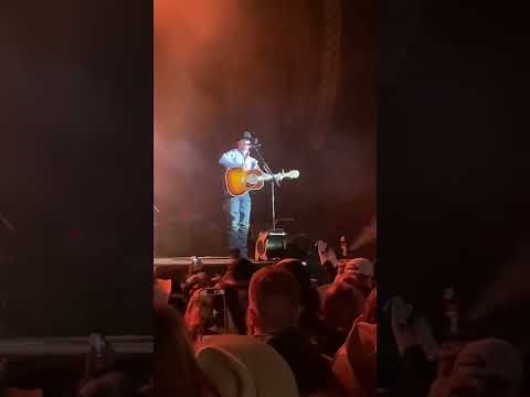 Cody Johnson performs Traveling Soldier LIVE