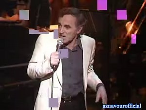 En 1982, Charles Aznavour donnait une série de concerts au Duke of York's Theatre de Londres. En voici un premier extrait avec "I have lived" ❤🎶 | Charles Aznavour