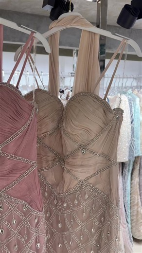 كولكشن 2026 من Fashionista Trend صار جاهز للتوريد المباشر! 🚀👗 نحن مصدرك الأول لفساتين السهرة والزفاف التركية الفاخرة. نضمن لبوتيكك خامات ثقيلة، تقفيل هوت كوتور، وأسعار جملة تنافسية ت، مع شحن سريع وآمن لكل دول العالم. 🔗 تواصل معنا الآن عبر الخاص أو الرابط في البايو للحصول على كتالوج الجملة. #فساتين_سهرة #fashionistatrend #fyp #fy #creatorsearchinsights