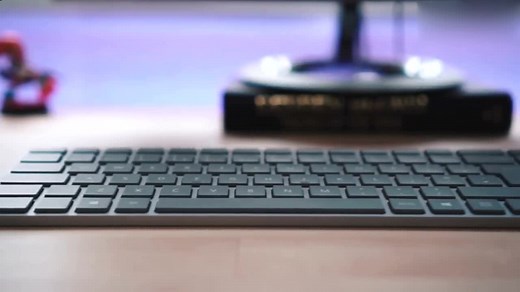 极简宜家电脑桌面设置风格，搭配一个舒适的环境