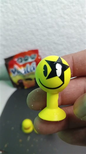 Cuarta Figura en Abriendo Vuala Sorpresa de Emojis.