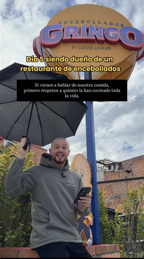 No hay tiempo para hacer caso a las críticas. A seguir trabajando, dando empleo a familias ecuatorianas y promocionando mi bello Ecuador. Que viva Ecuador, su gente y su increíble gastronomía!!! 🇪🇨 @encebolladosdelgringo #ecuador #ecuador🇪🇨 #encebolladosdelgringo ##locoliving