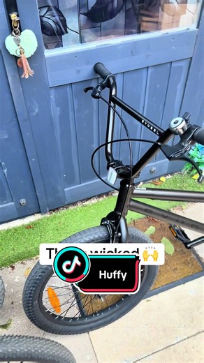 ON SALE FREE DELIVERY 🔥 Just copped this Huffy Symbol Freestyle BMX for my son and it looks SICK! 20 inch wheels, strong steel frame, perfect for the streets, park or learning some tricks this summer ☀️ Super clean charcoal look and feels solid for the price! Stunt pegs also included 🙌 Budget BMX done right! 🔥 Summer Ready ☀️ Huge Huffy range now available direct on Tiktok 🙌 #BMX #HuffyBMX #FreestyleBMX #KidsBMX #tiktokmademebuylt