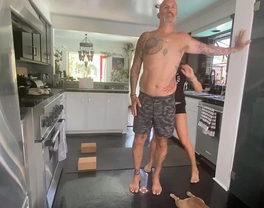 Internally rotated shoulders and how to fix. Most of us have internally rotated shoulders, you can see this when people spread their arms And move into twisting postures. What needs to be looked at is the connection between the arm bone and the scapula and are they moving in a connected way. This is a short tutorial with @fitzjoy1love on how to move the arm from the upper back. Enjoy and let me know if you have any questions. 🙏 #shoulderrotation #preventinjury #joanhymanyoga #twistingposture #m