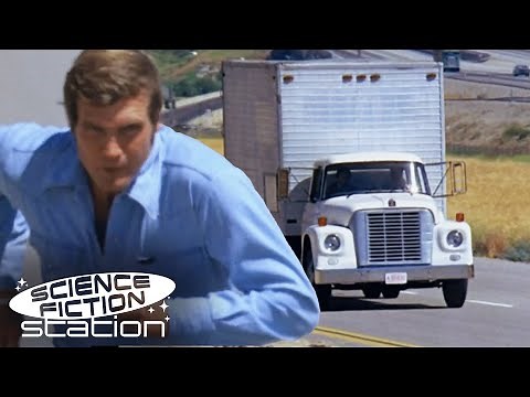 Steve Chases Down a Van With Bionic Speed | Six Million Dollar Man | Science Fiction Station