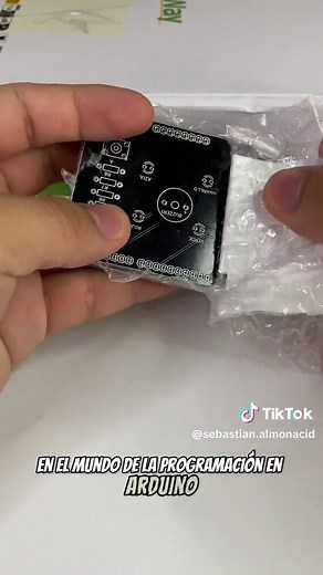 Juego de Simon Dice: Mejora tu Memoria con Arduino