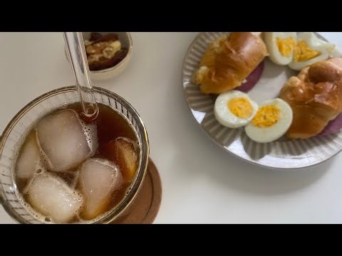 Slow morning routine with me : Minimalist makeup and morning coffee☁️🥐💄