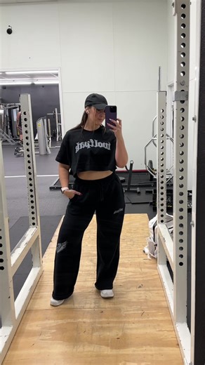 Wearing all @WOLFpak code FITMA Time to get big and strong #wolfpak #neveraveragealwaysawolf #gymfits