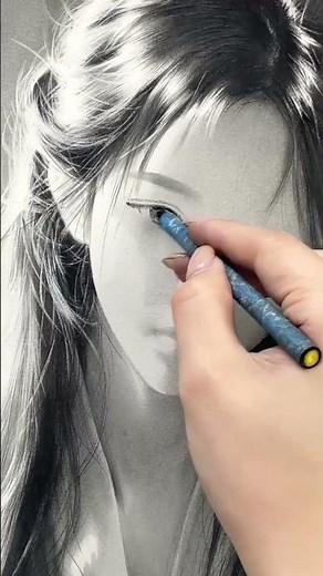 Perfect drawing cannot be without light! #drawing #charcoaldrawing #portraitdrawing #charcoalshading