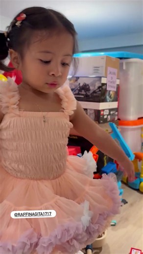 Dress nya cocok banget sama Princess Amoy 😍😍#masyaallahtabarakkallah #lily #princesslily #ranaima #raffinagita1717