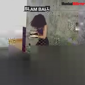 What's the secret behind Esha Gupta's bikini body? Find it out here! | TOI Plus