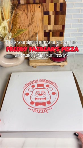 Heather Metroka ✨️ Magical Movie Themed Dinners. on Instagram: "Send this to someone you want to eat pizza and watch scary movies with!! & don't forget to save for inspo!! This meal is so easy to recreate at home! Just grab some pizza delivery!"