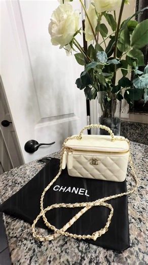 She’s so pretty!! 🤩 #fyp #vanity #barbie #barbiegirl #bags