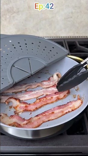“Dishwasher Safe Silicone Splatter Screen 🍳 Multi-Use Oil Guard & Trivet Mat”