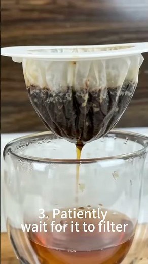 Making Coffee in the Office with a UFO Coffee Filter Bag（：